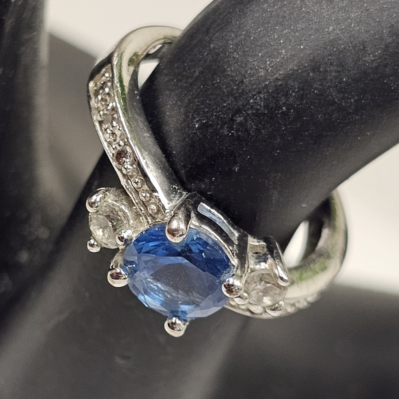 Elegant Blue and Silver Women's Ring - Picture 2 of 3